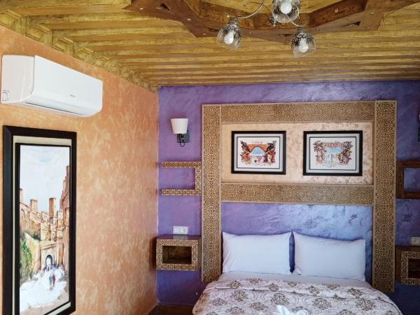 RIAD Dar Ouezzani : photo 8 de la chambre chambre deluxe avec 2 lits queen-size