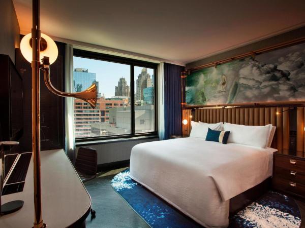 Hotel EMC2, Autograph Collection : photo 1 de la chambre chambre lit king-size - vue sur ville