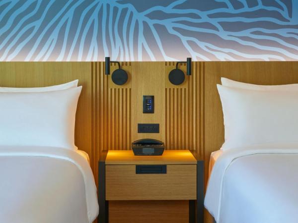 Renaissance Honolulu Hotel & Spa - Newly Opened 2024 : photo 6 de la chambre chambre avec 2 lits queen-size - vue sur océan