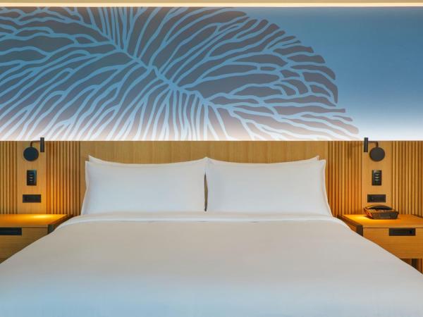 Renaissance Honolulu Hotel & Spa - Newly Opened 2024 : photo 2 de la chambre one-bedroom king suite with sofa bed ocean view