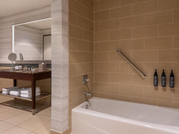 The Westin Book Cadillac Detroit : photo 7 de la chambre chambre 1 lit king-size premium - vue sur ville