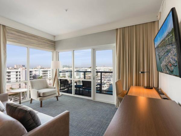 Residence Inn by Marriott Marina del Rey : photo 1 de la chambre suite 1 chambre lit king-size - vue sur eau
