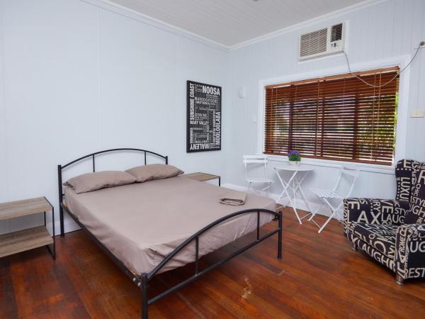 Cairns City Backpackers Hostel : photo 4 de la chambre chambre double avec salle de bains commune