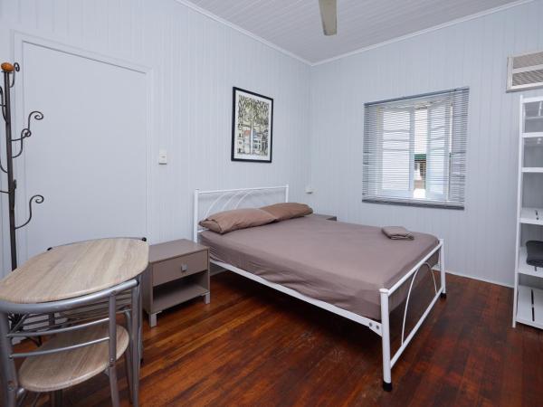 Cairns City Backpackers Hostel : photo 3 de la chambre chambre double avec salle de bains commune