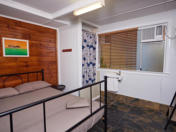 Cairns City Backpackers Hostel : photo 1 de la chambre chambre double avec douche privative