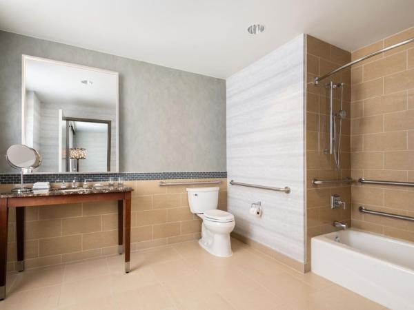 The Westin Book Cadillac Detroit : photo 9 de la chambre chambre lit king-size traditionnelle