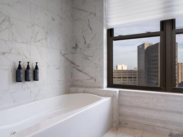 The Westin Book Cadillac Detroit : photo 2 de la chambre club luxury suite, club level, 1 bedroom larger suite