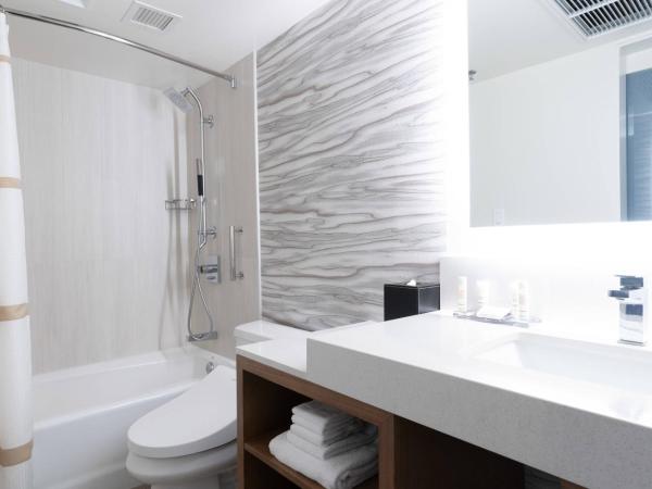 Waikiki Beach Marriott Resort & Spa : photo 9 de la chambre chambre avec vue sur océan, 2 lits doubles, tour paoakalani, balcon