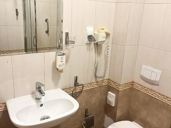 Hotel Logos : photo 10 de la chambre chambre triple