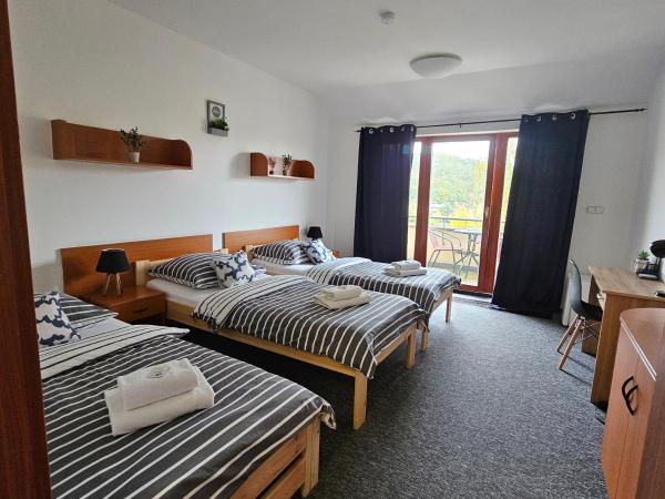 Penzion a Restaurace Simanda : photo 8 de la chambre chambre lits jumeaux avec balcon