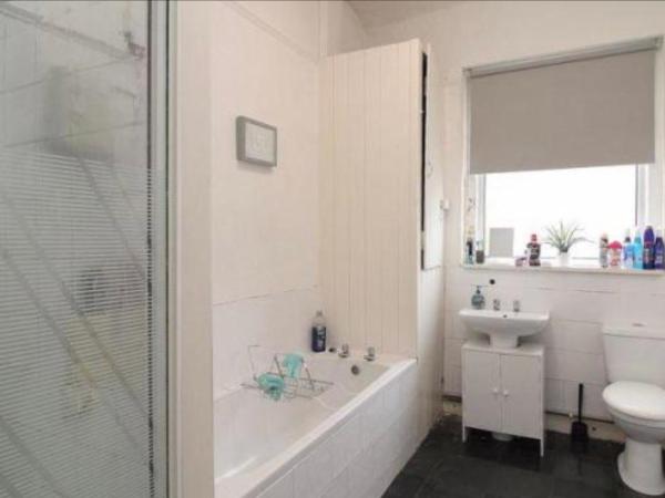 Simply Good Night l Anfield LFC : photo 1 de la chambre chambre double avec salle de bains commune