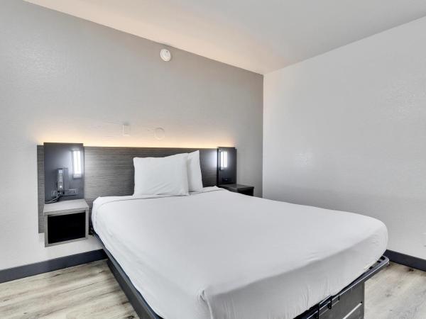 Motel 6-Austin, TX - South - Airport : photo 6 de la chambre chambre lit queen-size 