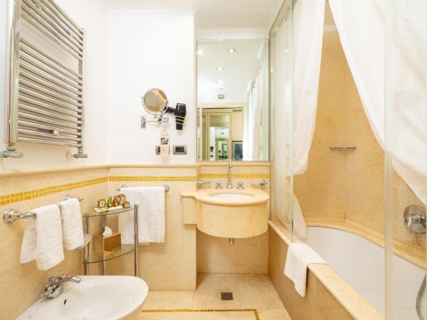 Hotel A La Commedia : photo 4 de la chambre chambre triple deluxe