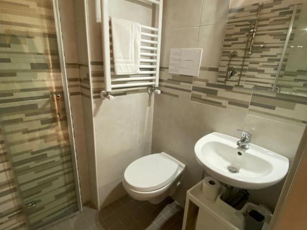 Hotel Ribot : photo 3 de la chambre chambre double Économique