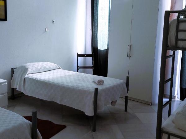 SevillaDream : photo 3 de la chambre chambre quadruple avec salle de bains privative