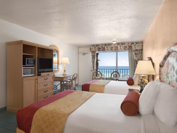 Days Inn by Wyndham Panama City Beach/Ocean Front : photo 10 de la chambre studio avec 2 lits queen-size - vue sur plage - non-fumeurs