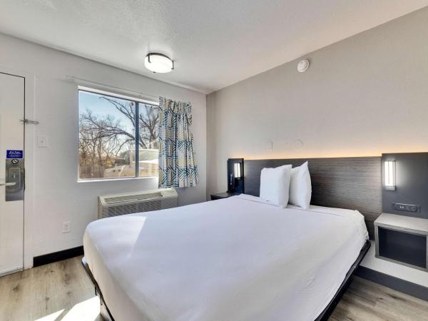 Motel 6-Austin, TX - South - Airport : photo 1 de la chambre chambre lit queen-size 