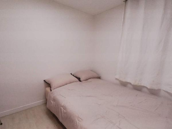 G Yongsan Inn : photo 4 de la chambre chambre double avec salle de bains privative