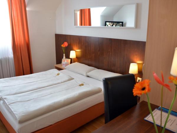 Hotel Italia : photo 3 de la chambre chambre double avec lit queen-size