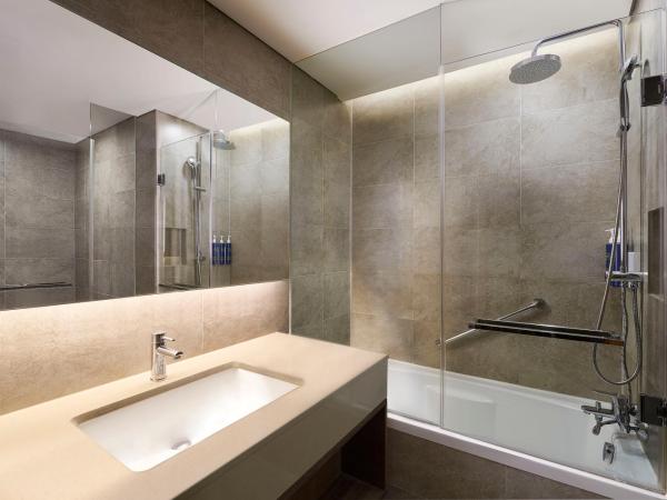 Four Points by Sheraton Josun, Seoul Station : photo 4 de la chambre chambre lit king-size deluxe - Étage supérieur