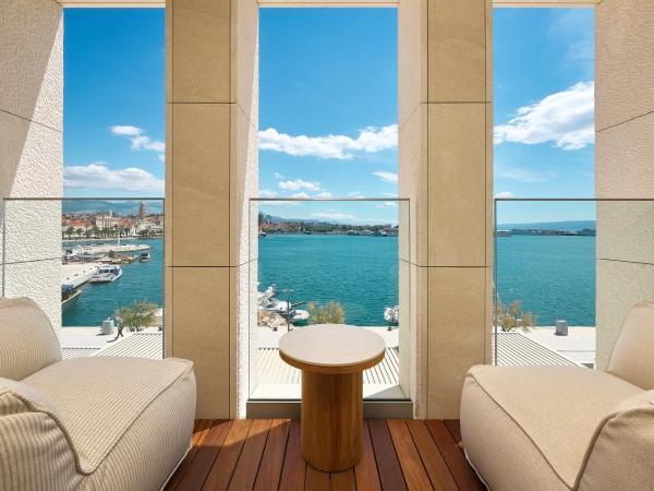 Hotel Ambasador : photo 6 de la chambre chambre lit king-size premium avec balcon - vue sur mer