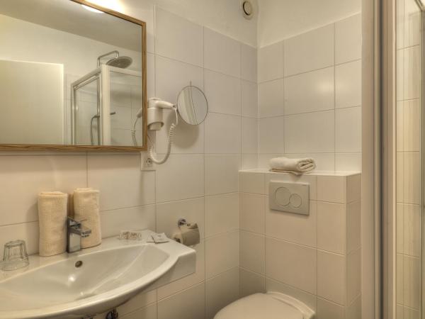 Hotel Kögele mit Restaurant bei Innsbruck Axamer Lizum : photo 6 de la chambre chambre familiale avec balcon