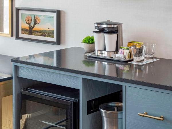 Hilton San Antonio Hill Country : photo 5 de la chambre chambre lit king-size