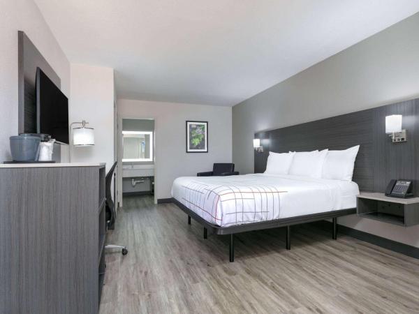 La Quinta Inn by Wyndham Dallas Uptown : photo 5 de la chambre chambre lit king-size deluxe