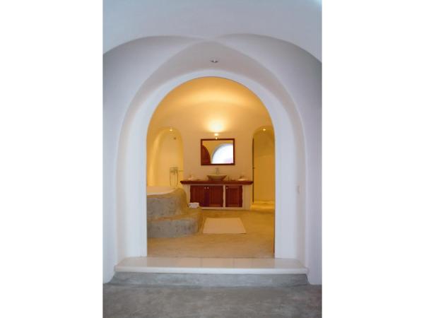 Perivolas Hotel : photo 5 de la chambre suite de luxe avec bain à remous