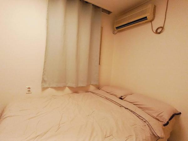 G Yongsan Inn : photo 4 de la chambre chambre double avec salle de bains privative