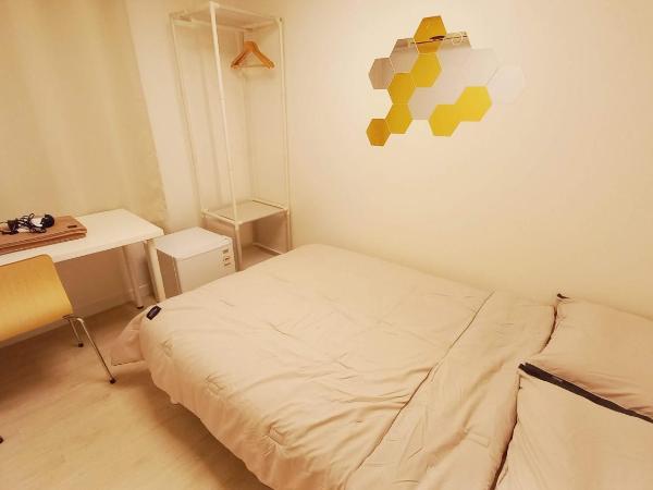 G Yongsan Inn : photo 10 de la chambre chambre double avec salle de bains privative