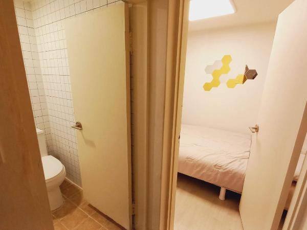 G Yongsan Inn : photo 3 de la chambre chambre double avec salle de bains privative