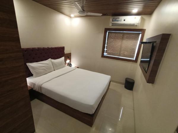 Hotel New Peninsula Suite - Near Masjid Bandar and CST Station - South Mumbai : photo 10 de la chambre chambre deluxe