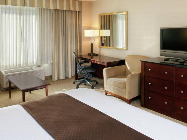 DoubleTree by Hilton Charlotte Airport : photo 2 de la chambre chambre lit king-size - non-fumeurs