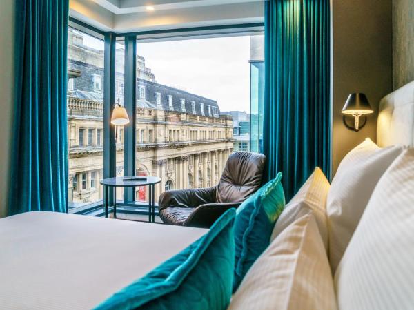 Motel One Manchester-Royal Exchange : photo 3 de la chambre chambre lit queen-size - vue sur ville