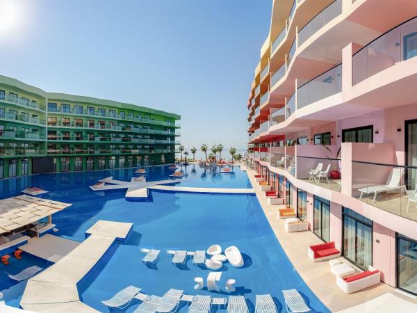 voco Monaco Dubai, an IHG Hotel, Adults Only, World Islands : photo 10 de la chambre chambre premium avec lit king-size et vue sur la mer