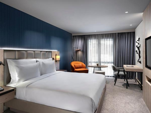 Crowne Plaza Istanbul - Ortakoy Bosphorus, an IHG Hotel : photo 5 de la chambre chambre lit king-size premium - vue sur pont du bosphore