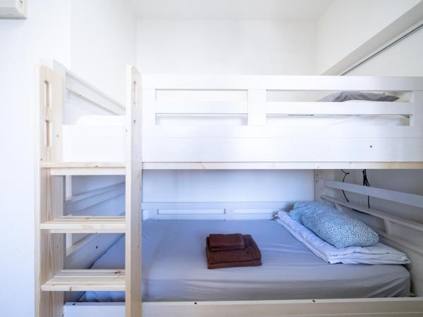 Sendagi Guest House : photo 7 de la chambre chambre double avec salle de bains privative