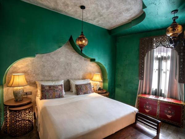 DECAN Concept Boutique Estate : photo 1 de la chambre suite lune de miel avec vue 

