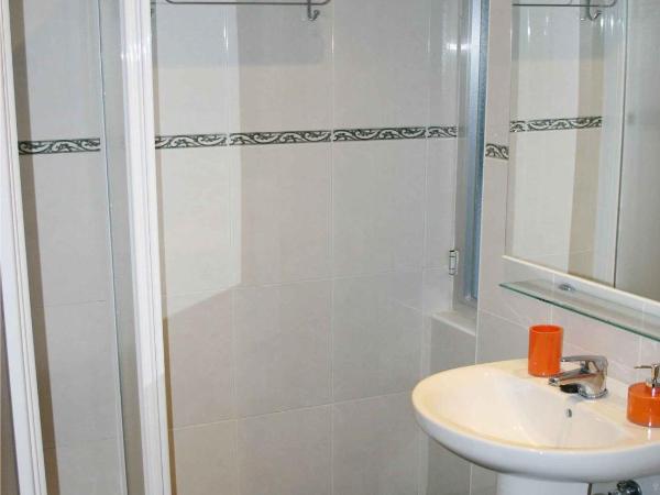 Hostal Hispanico I : photo 9 de la chambre chambre quadruple