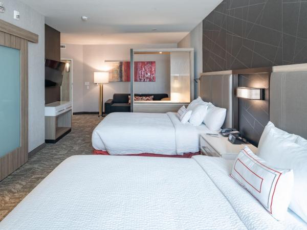 SpringHill Suites Dallas Central Expressway : photo 1 de la chambre suite 2 lits queen-size avec lit gigogne