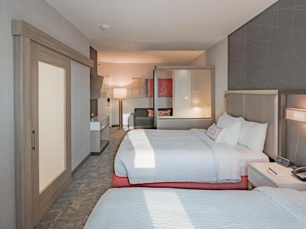 SpringHill Suites Dallas Central Expressway : photo 3 de la chambre suite 2 lits queen-size avec lit gigogne