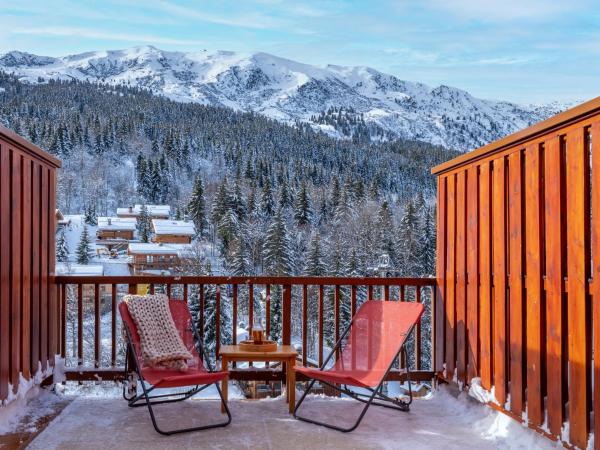 Résidence Pierre & Vacances Le Peillon : photo 1 de la chambre studio avec couchage en alcôve (4 personnes) - vue sur vallée
