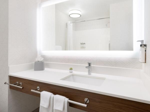 Holiday Inn Express Las Vegas Stadium Area, an IHG Hotel : photo 2 de la chambre chambre standard