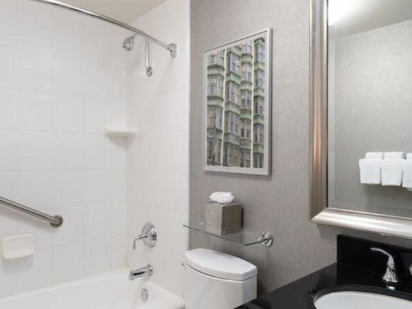 Hilton San Francisco Financial District : photo 3 de la chambre chambre lit queen-size avec baignoire - accessible aux personnes à mobilité réduite