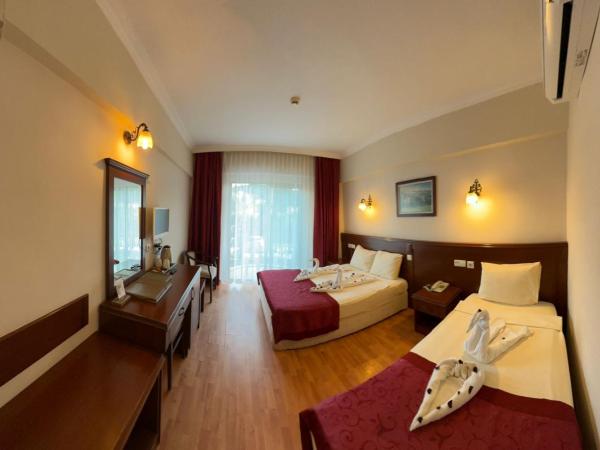 ASTORIA PARK Hotel & Spa ALL INCLUSIVE : photo 1 de la chambre chambre double avec balcon