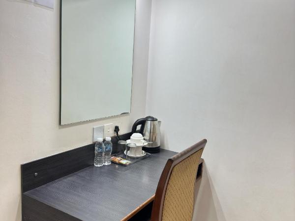 Hotel Twelve at 12 Kuantan Centre : photo 1 de la chambre chambre triple