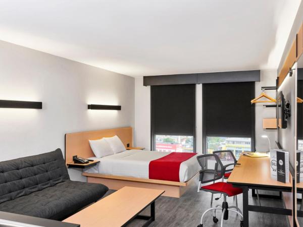 City Express by Marriott Mérida : photo 3 de la chambre chambre lit king-size supérieure avec canapé-lit