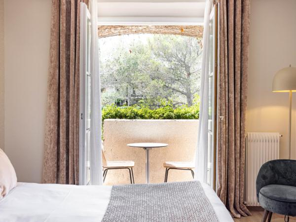 Hotel des Lices : photo 4 de la chambre chambre double ou lits jumeaux classique - vue sur piscine