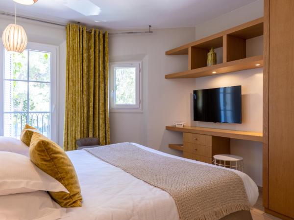 Hotel des Lices : photo 10 de la chambre chambre double ou lits jumeaux standard - vue sur la rue